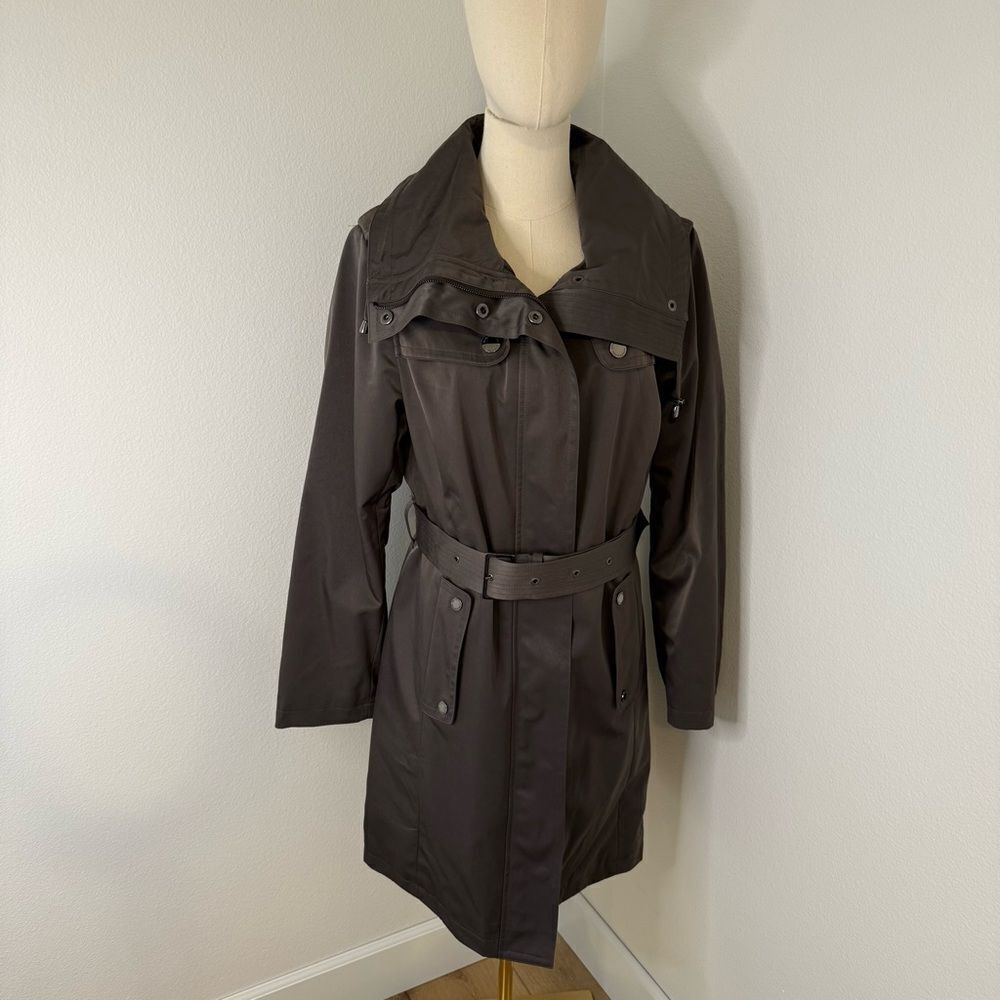 [London Fog] Mid length trench coat in Taupe - Size Medium